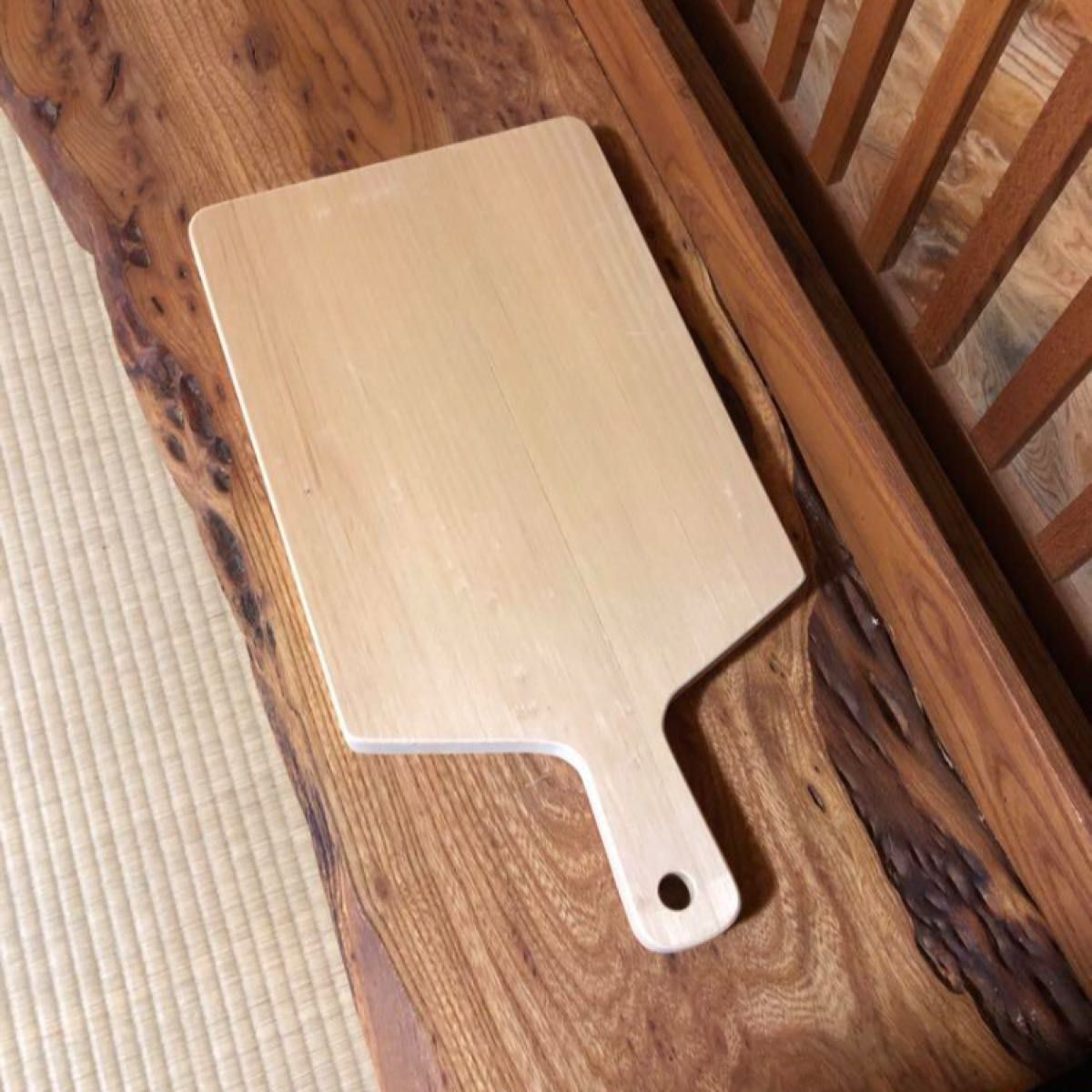 B建具屋のじいさんが作った青森ひばの取手付きカッティングボード まな板 木製 無垢 天然木 食器
