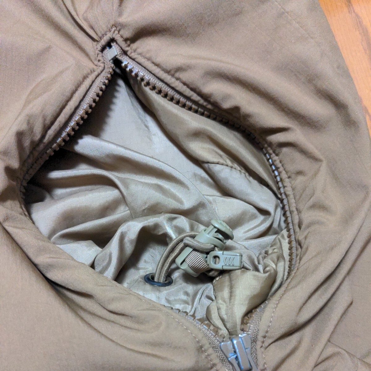 米軍実物 ハッピースーツ Parka,Extreme Cold Wild things inc Small-Regular 美品 コヨーテ　USMC_画像4