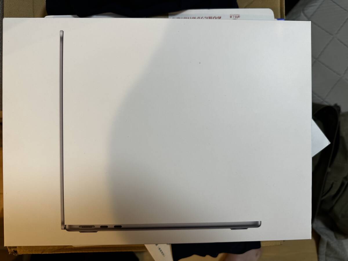 美品 Apple MacBook Air M2, 2022 24GB/SSD 1TB/バッテリーの状態97%/充放電回数131回 付属品全てありの画像6