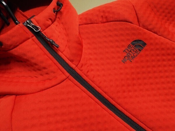 新品正規 ノースフェイス 海外限定 エンボス段ボールニットTECH FLEECE ジップアップジャケット メンズLレッド(RED) 直営店購入 ラストの画像4