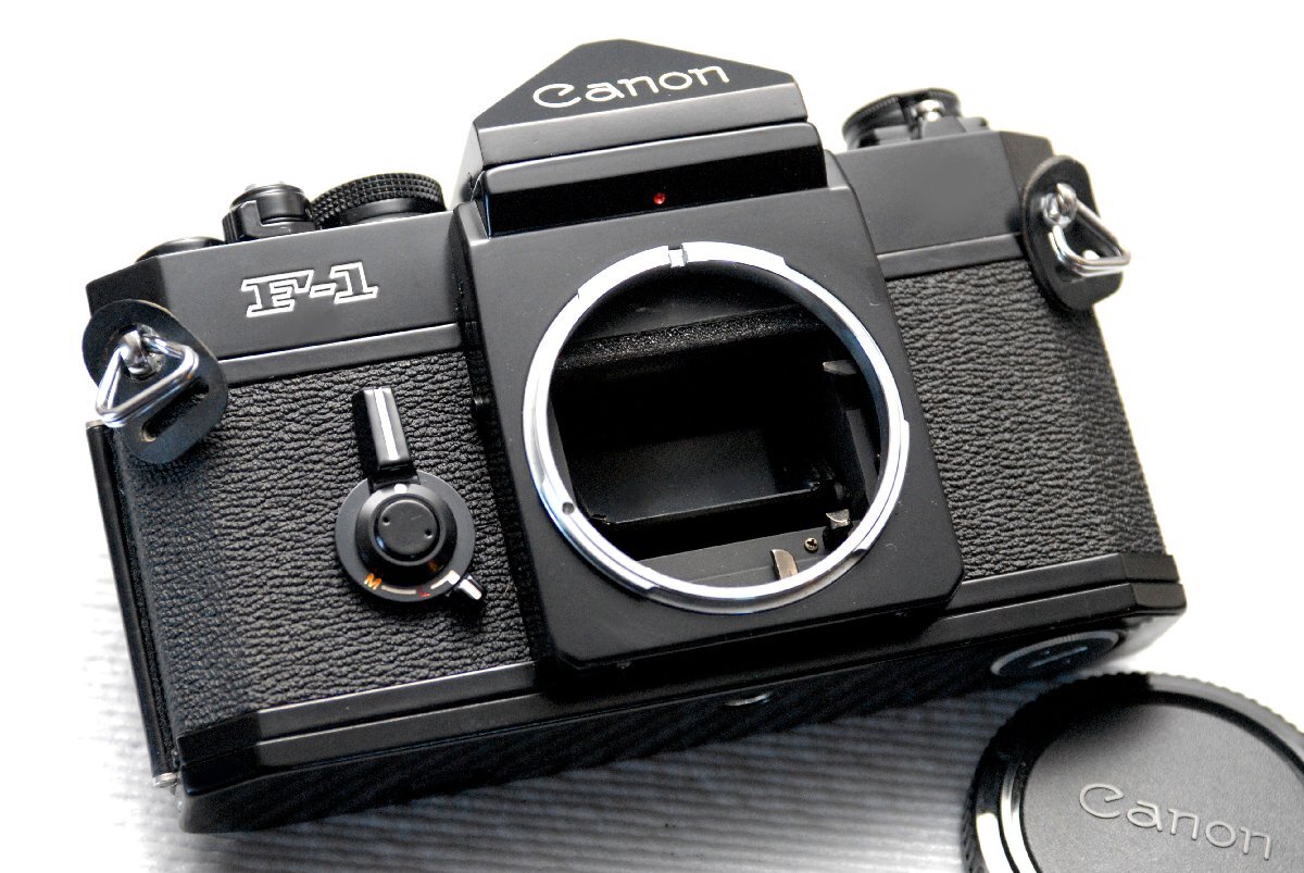 （綺麗）Canon キャノン 最高峰 昔の高級一眼レフカメラ F-1 ボディ (前期型) 希少・良好品（腐食なし）_画像2