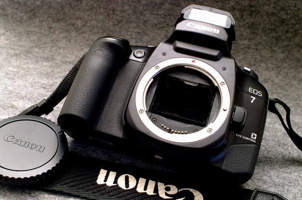 Canon キャノン人気の AF 高級一眼レフカメラ EOS7ボディ 希少な作動品_画像2
