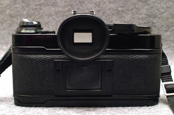 Canon キャノン人気の高級一眼レフカメラAE-1PROGRAM黒ボディ 希少な作動品 （鳴きなし）（腐食なし）_画像3