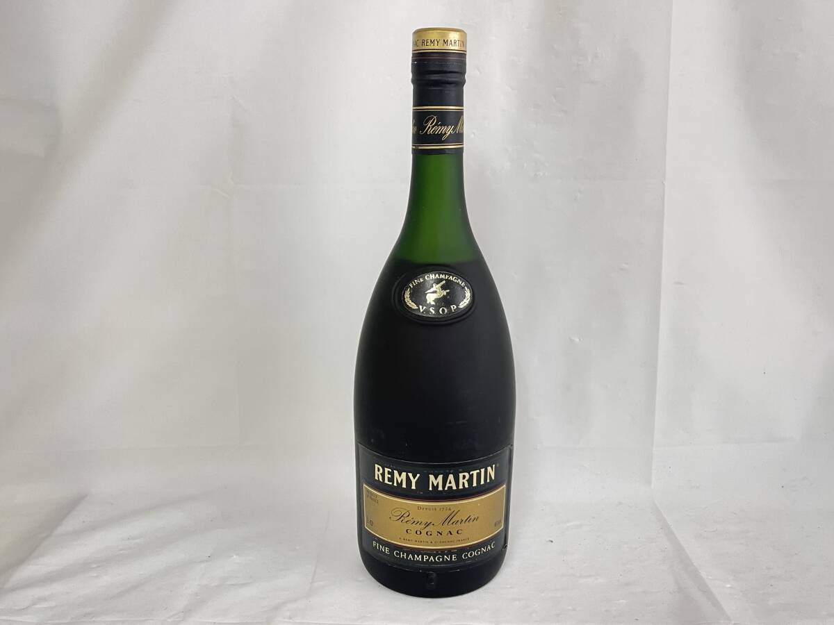 ST0602-51I　REMY MARTIN　V.S.O.P.　COGNAC　1000ml　40％　レミーマルタン　コニャック　ブランデー　古酒_画像1