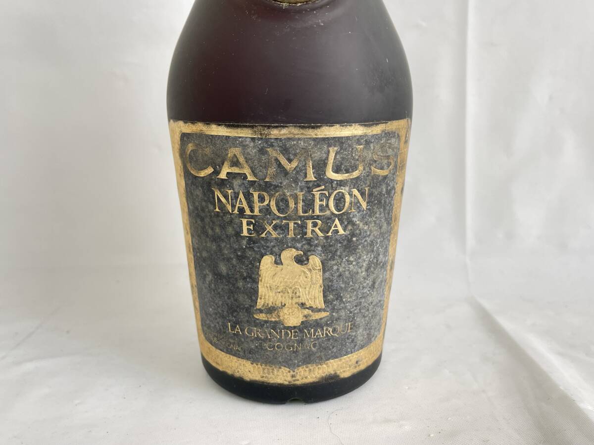 SN0603-55I　CAMUS　NAPOLEON　EXTRA　COGNAC　700ml　40％　カミュ　エクストラ　ナポレオン　コニャック　ブランデー　古酒_画像2