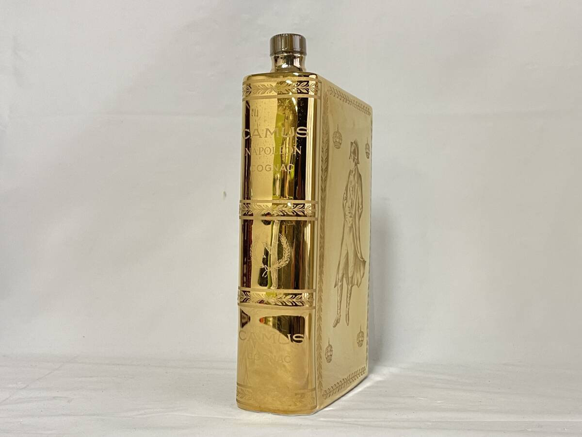 KY0603-58I　CAMUS　NAPOLEON　COGNAC　700ml　40％　総重量1259g　カミュ　ナポレオン　ブック型ボトル　ゴールド　古酒_画像4