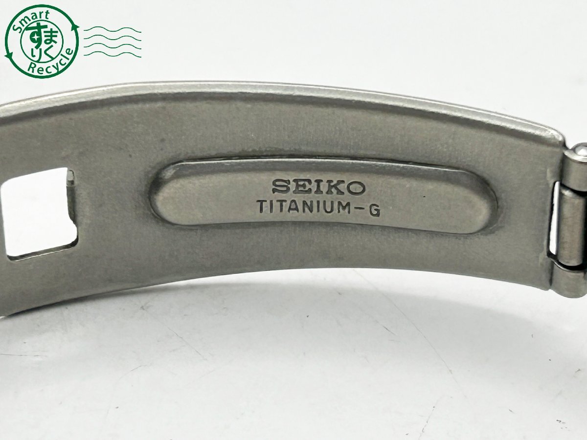 2403604597　◇ SEIKO セイコー AGS SPIRIT スピリット 5M22-7B80 TITANIUM 白文字盤 ゴールド デイト メンズ 腕時計 中古_画像9