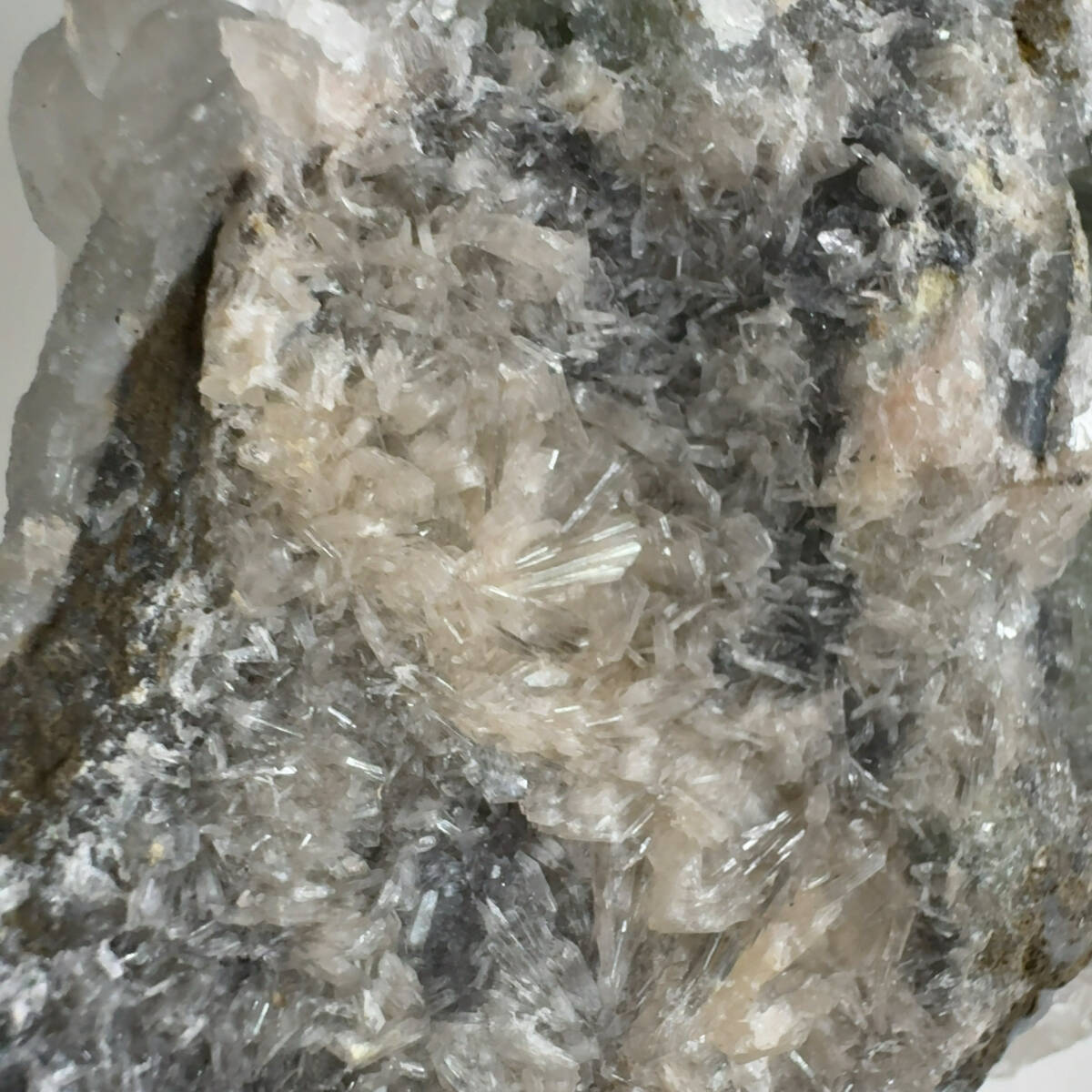 【E24060】アポフィライト 魚眼石 インド Apophyllite 天然石 鉱物 原石 パワーストーン 沸石 ゼオライト