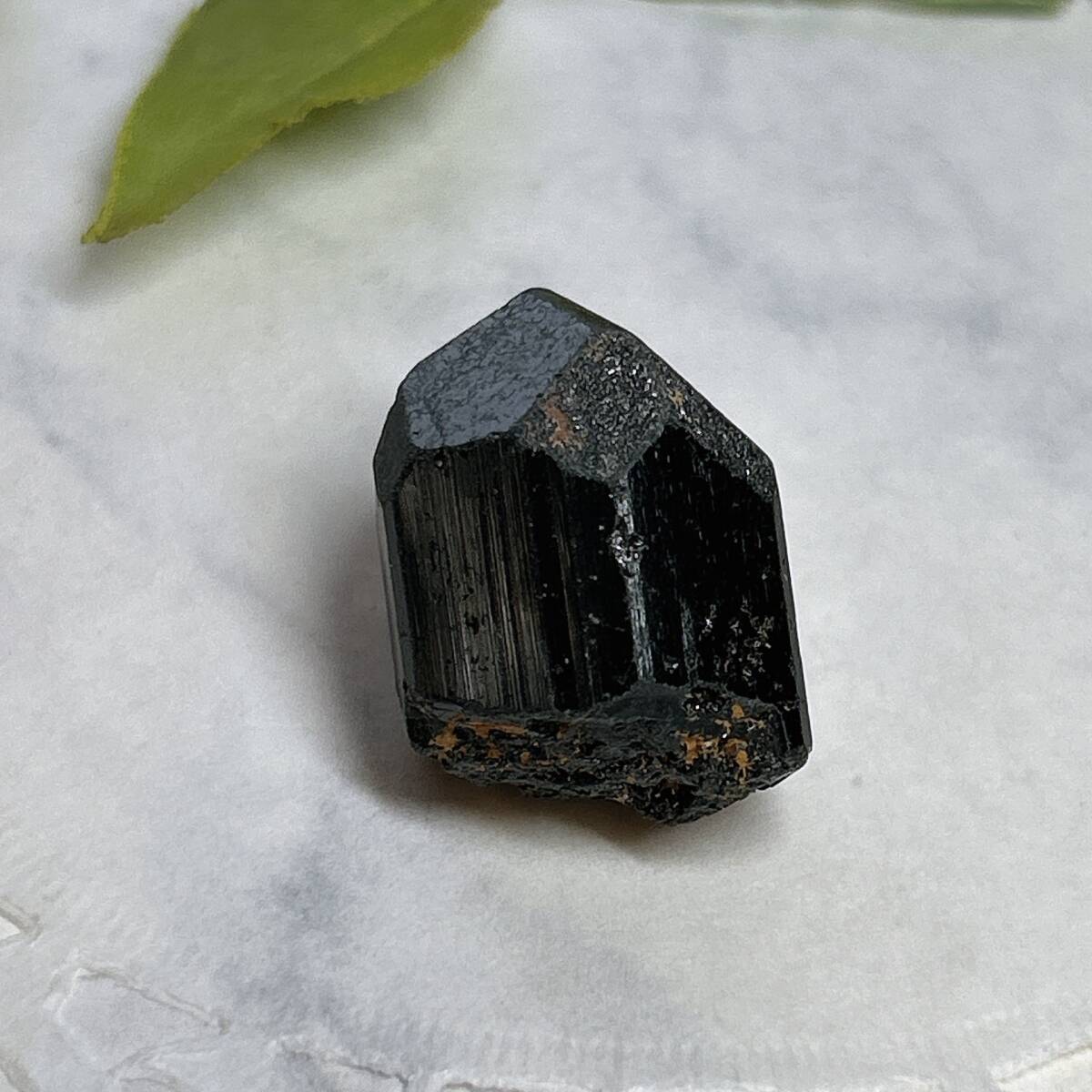 【E8933】ブラックトルマリン ＊ ショールトルマリン ＊Schorl Tourmaline 原石 天然石 鉱物_画像1