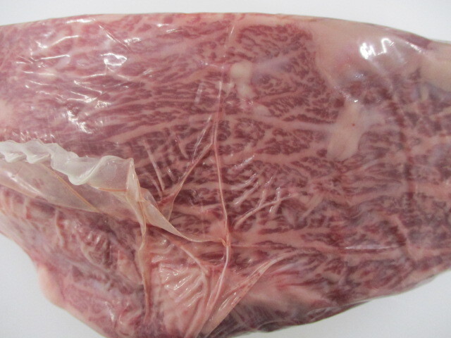 ブランド牛 チルド 黒毛和牛 内もも 大モモ 3100g もも肉 最高級A5 国産 霜降 ブロック ローストビーフ タタキ ステーキ 焼肉 赤身 レア_画像4