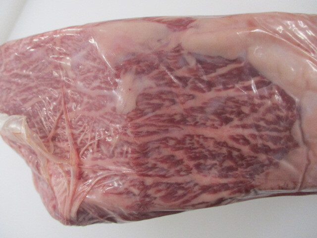 ブランド牛 チルド 黒毛和牛 内もも 大モモ 3100g もも肉 最高級A5 国産 霜降 ブロック ローストビーフ タタキ ステーキ 焼肉 赤身 レア_画像5