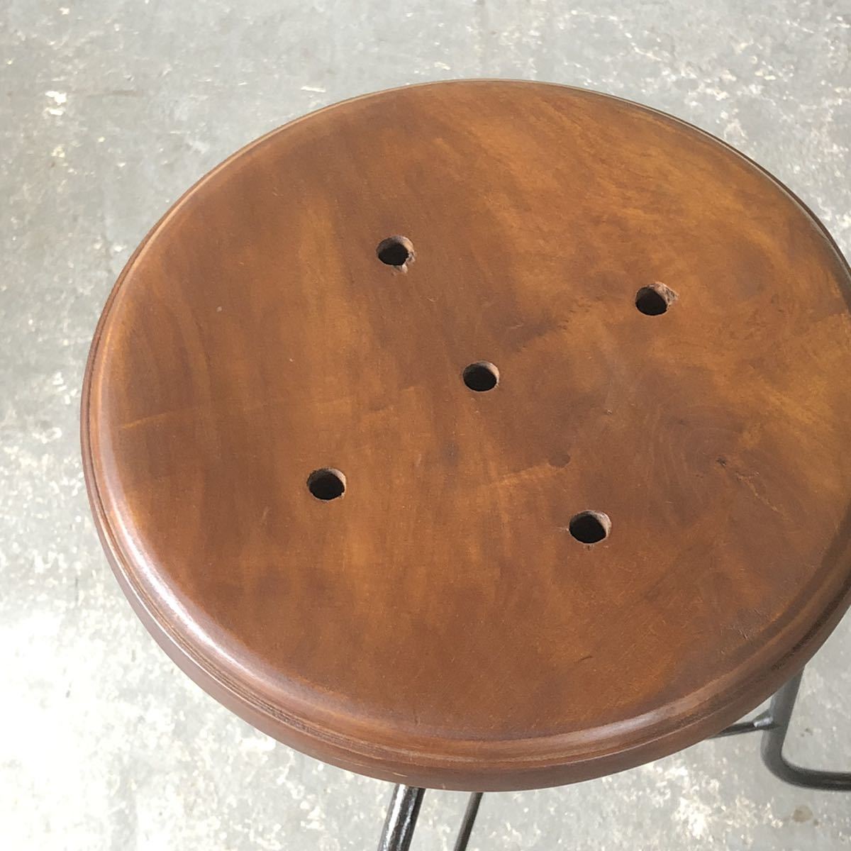 * cheeks material. circle stool rotation chair iron legs circle chair circle stool drum s loan store furniture retro Cafe store furniture stock equipped ftg