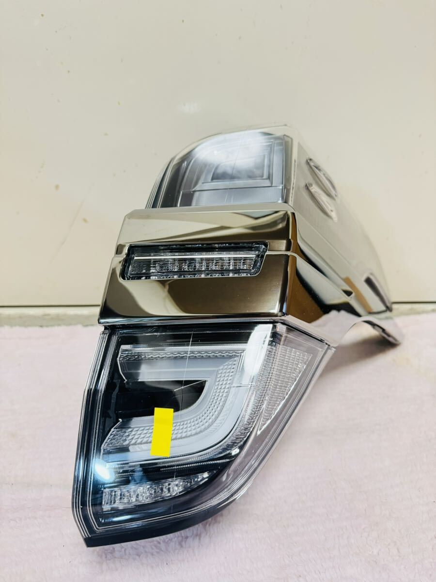 GGH30W Vellfire right tail light original unused goods 