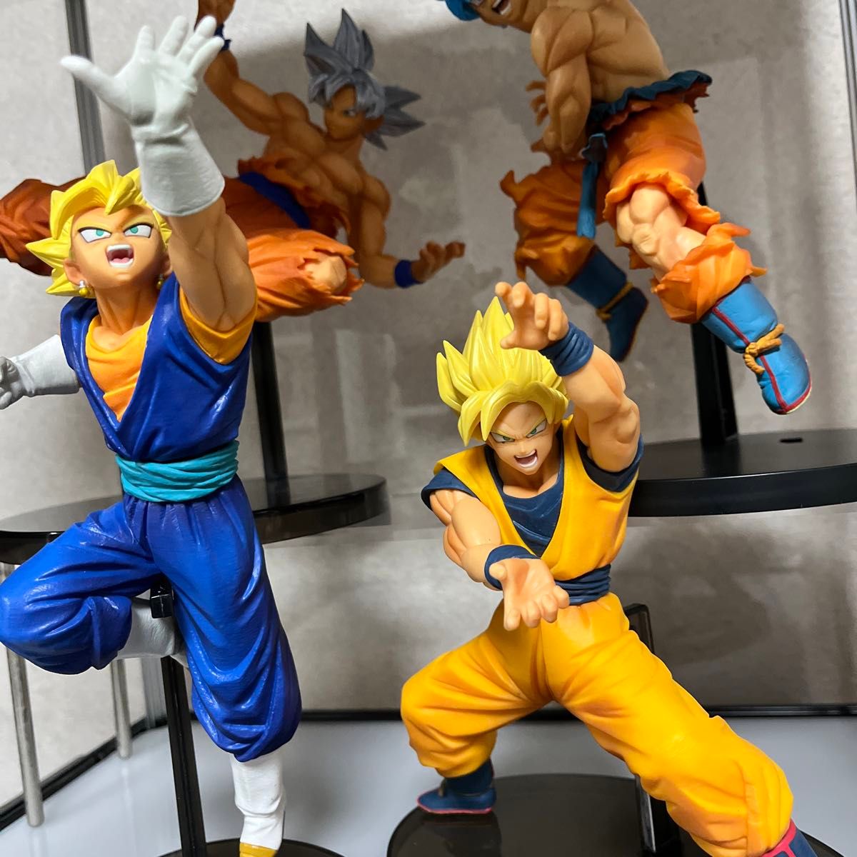 ドラゴンボール　フィギュア６体　ディスプレイケース　LEDライト付　まとめてセット　スーパーサイヤ人　悟空　ベジット　ディスプレイ