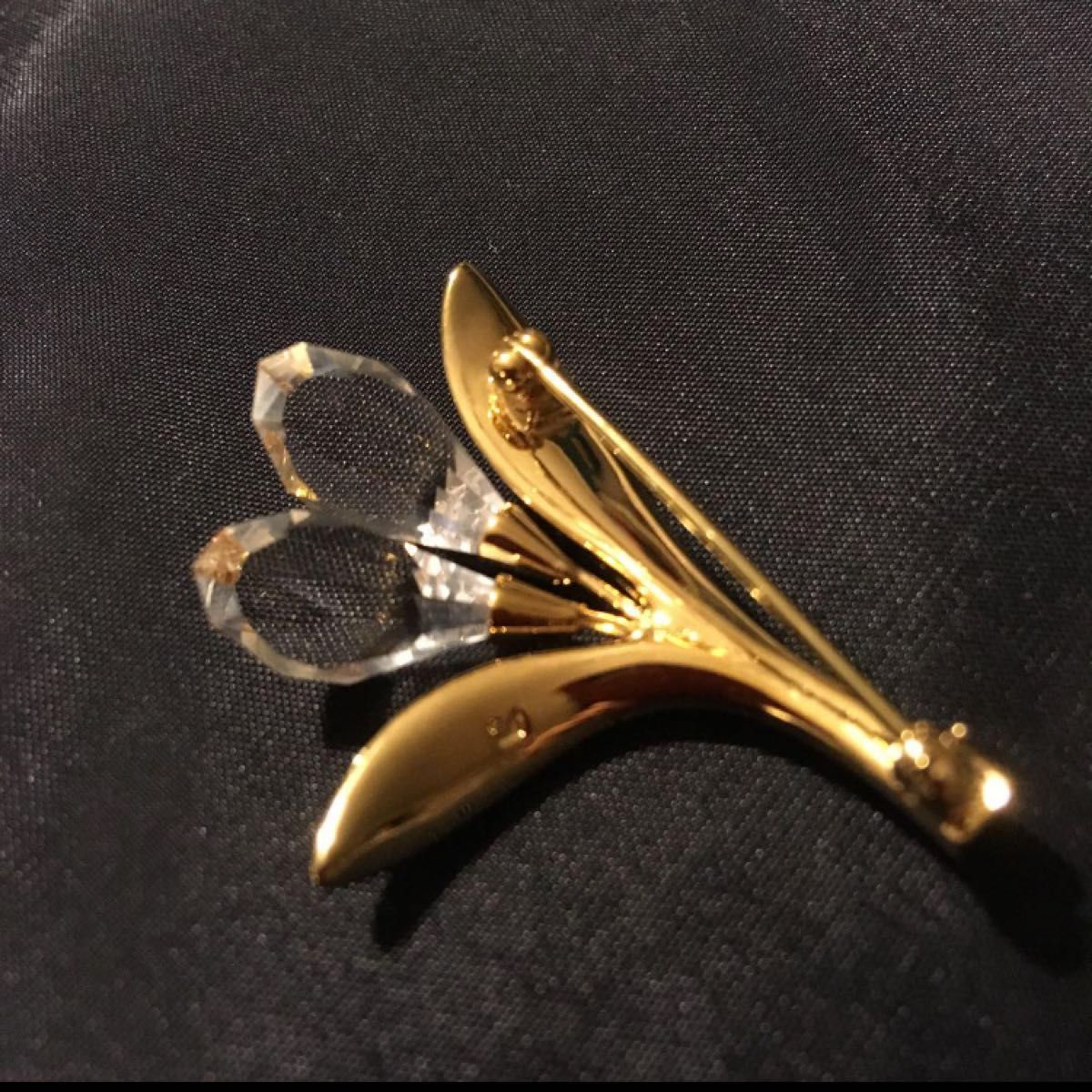 スワロフスキー　花　ブローチ　クリスタルSwarovski アクセサリー  百合　ガラス　金　ゴールド　ネックレス　イヤリング