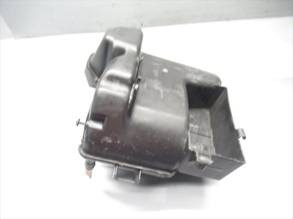 I1R6-0304 ホンダ ホーネット250 エアクリーナーボックス 純正品 【MC31-1103*** 97年式 前期型 動画有】_画像6