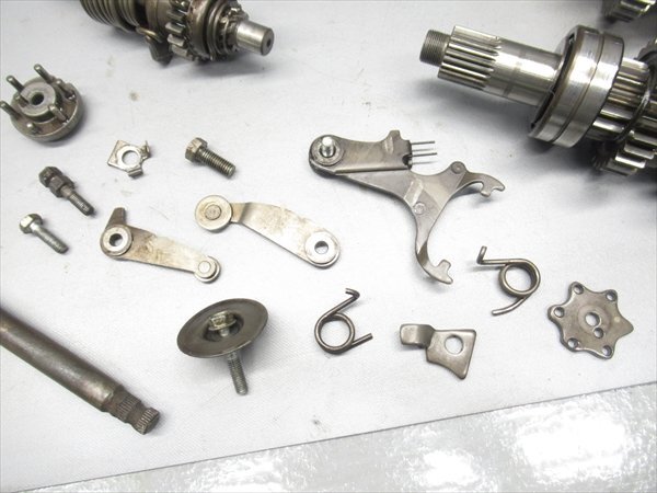 EGR6-0312-12 ホンダ CB400F / 408 エンジン番号 CB400F-107**** エンジンパーツ-12 ミッション ASSY メイン カウンター 他の画像5