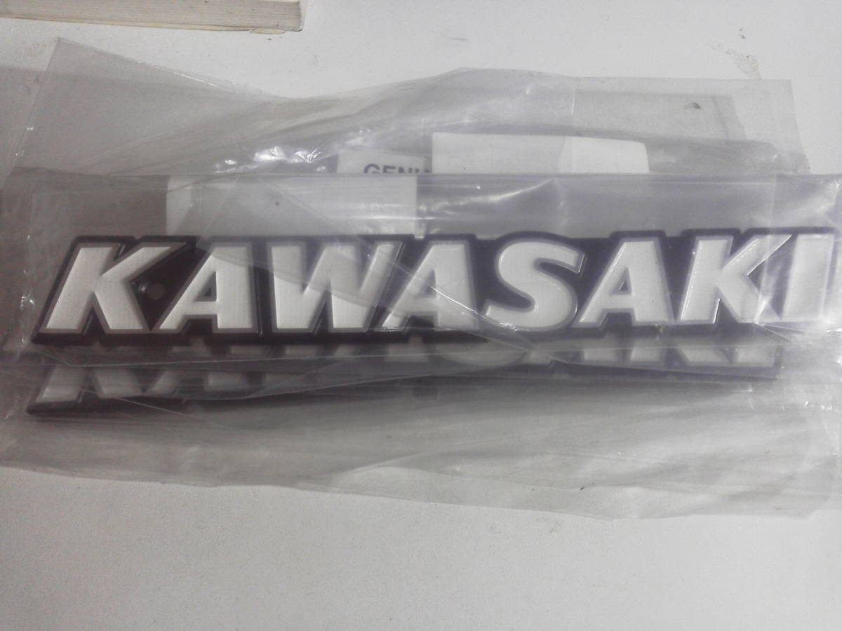 ☆彡NEW！定番品  カワサキ KAWASAKI 大文字 ショートピッチ タンクエンブレム 純正 新品 送料0円！☆彡の画像1