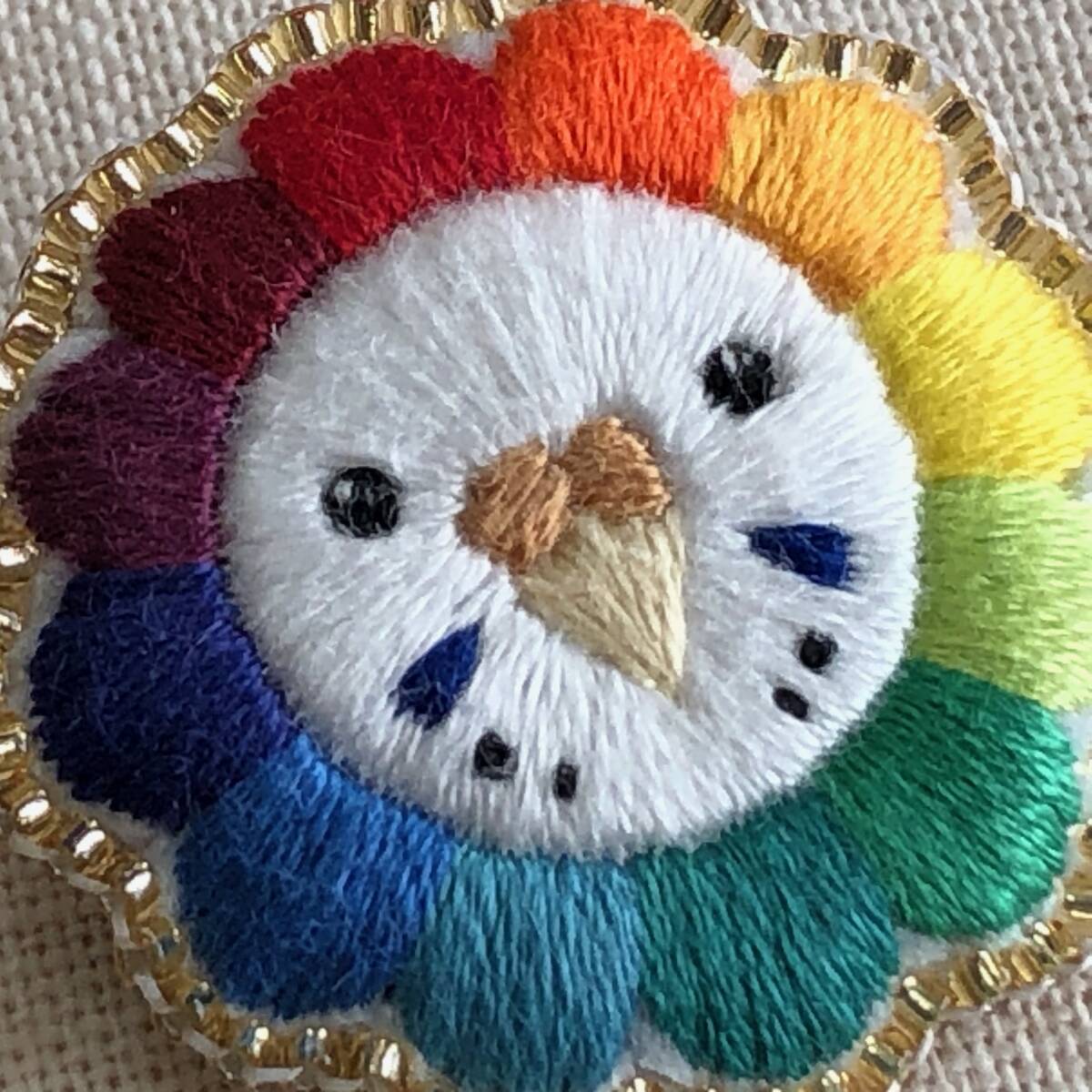 セキセイインコのカラフル刺繍ブローチ_画像2