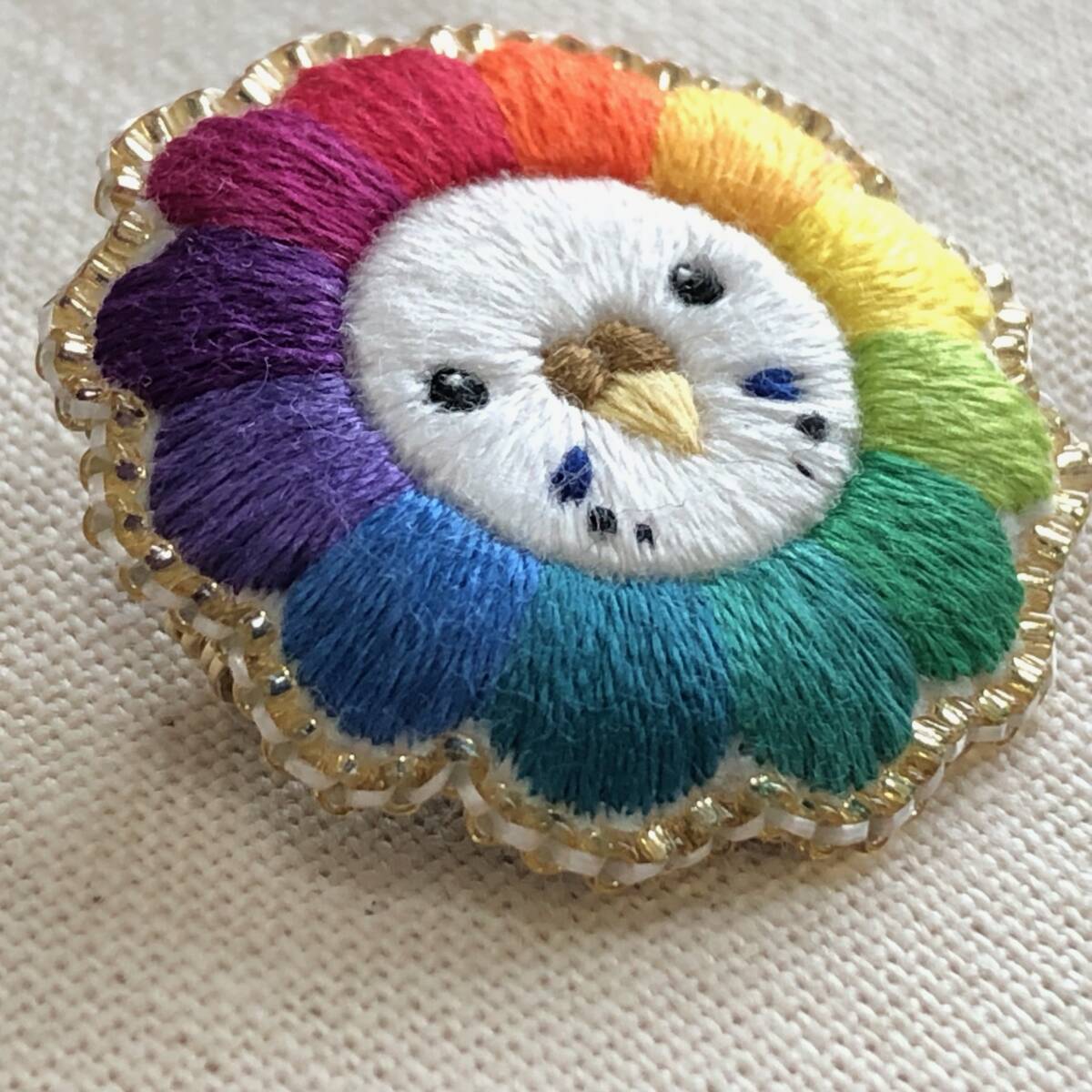 セキセイインコのカラフル刺繍ブローチ_画像2