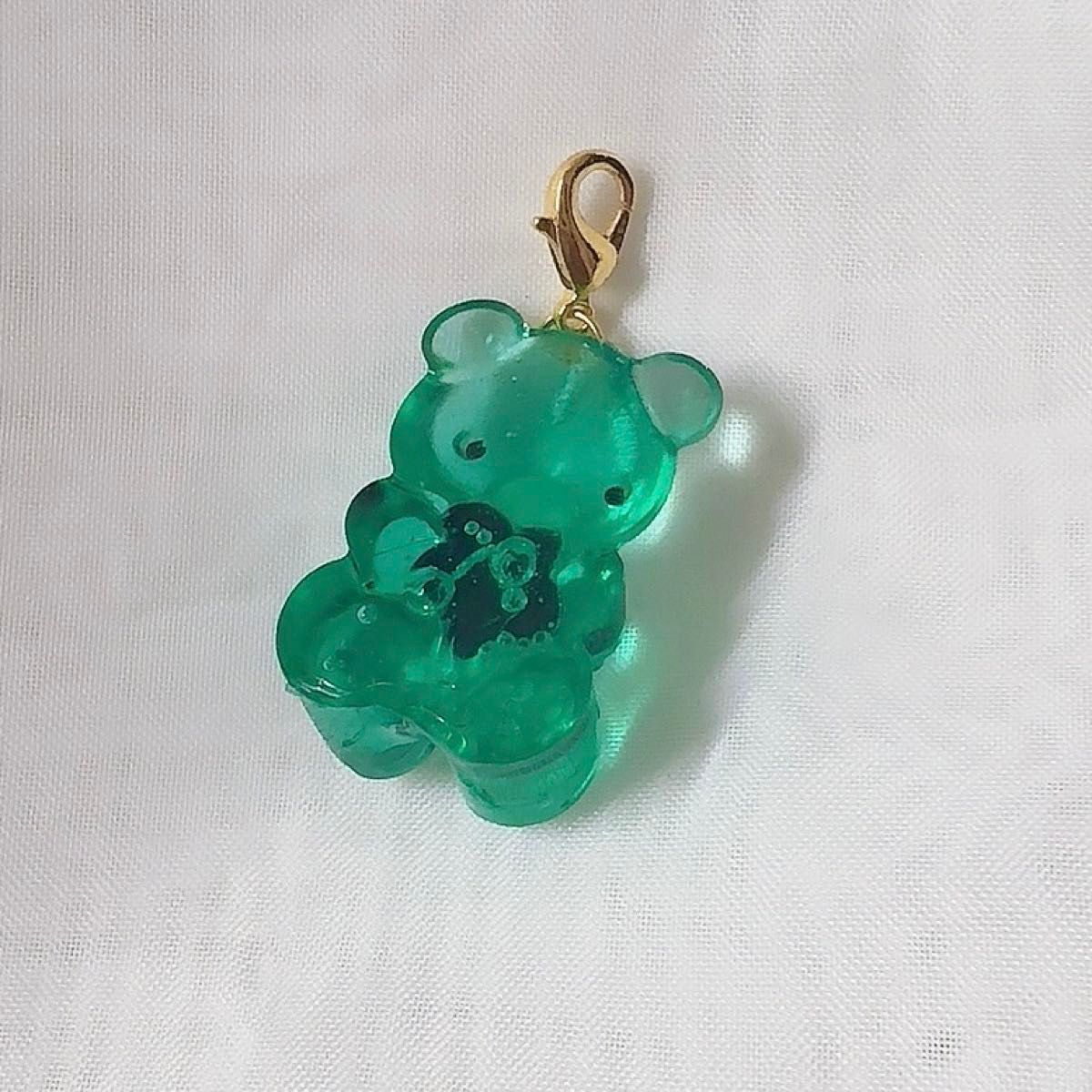 ハンドメイド　アクセサリー　クマのチャーム　緑　bear