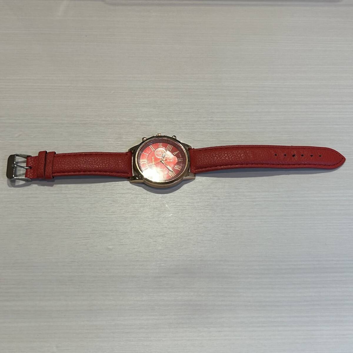 A) 腕時計 ウォッチ 赤文字盤 クオーツ クオーツ式時計 QZ レッド ゴールド 赤ベルト メンズ レディース 動作未確認 E0306_画像4
