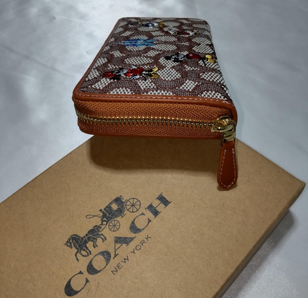 新品未使用】COACHコーチ ディズニーコラボ シグネチャー刺繍 長