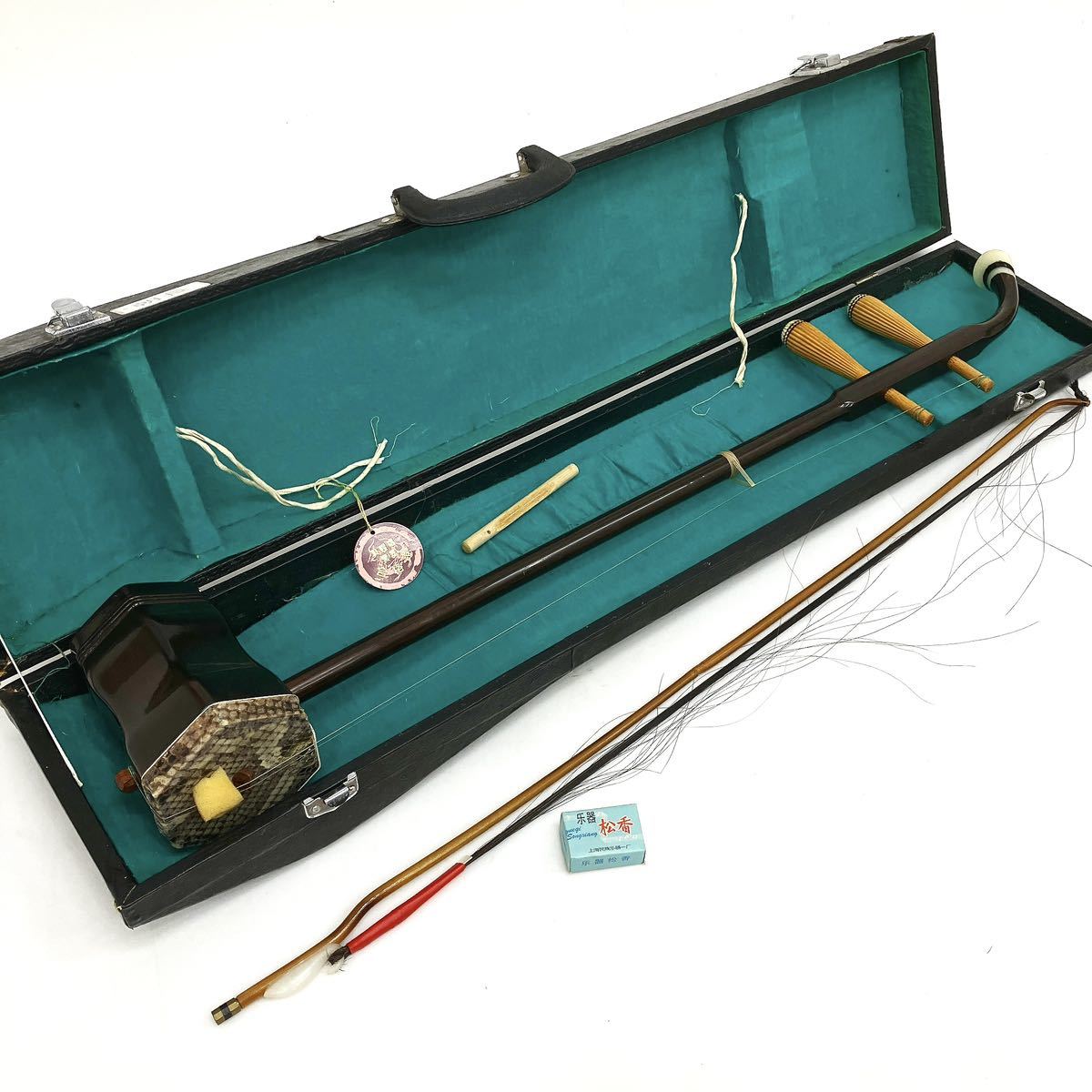 上海民族楽器 牡丹牌 二胡 蛇皮 弦楽器 中国 ハードケース付 alp岩0217の画像1