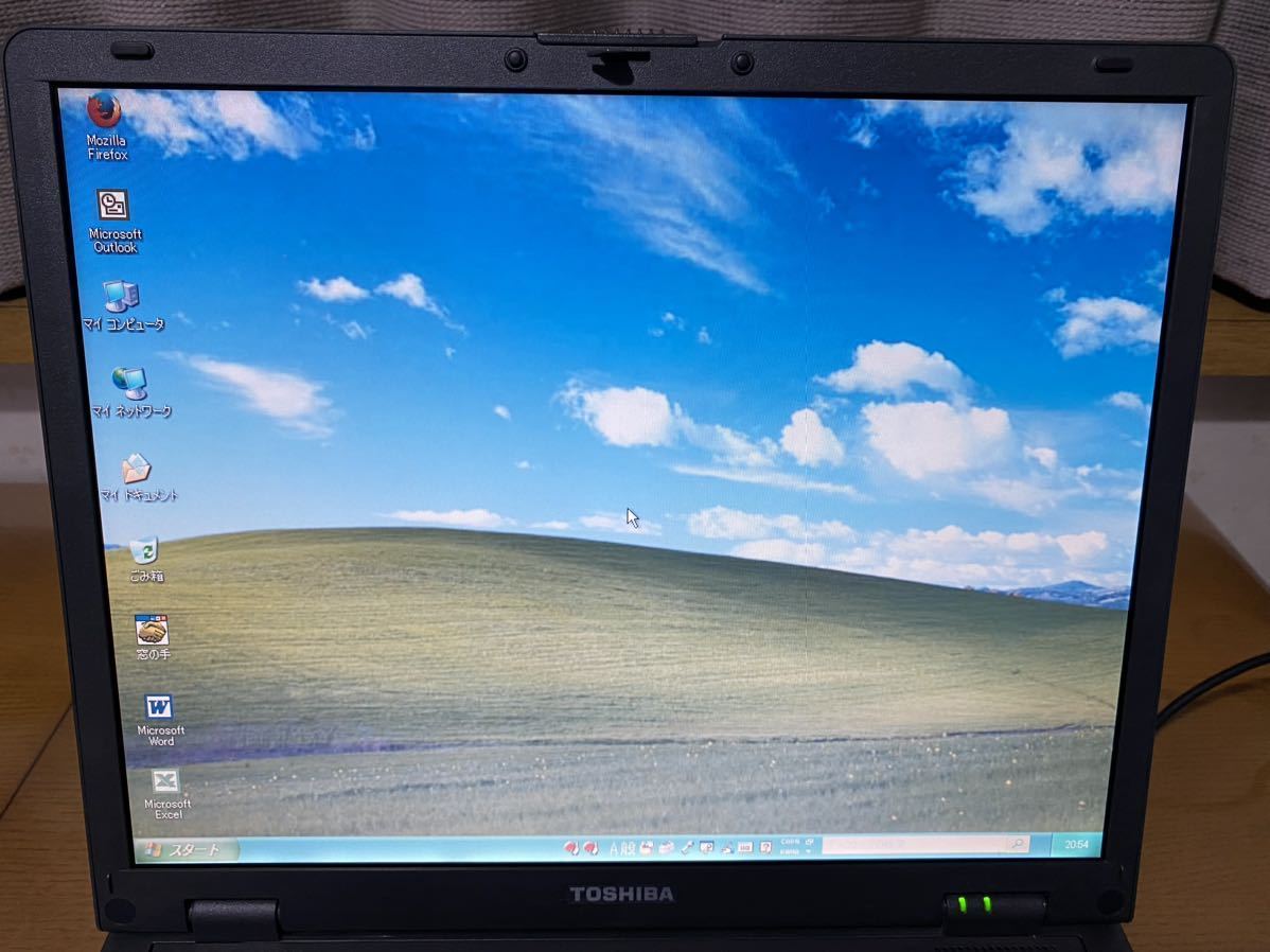 中古良品 TOSHIBA dynabook Satellite J61/62 ノートパソコン 動作確認&軽メンテナンス済 Windows XP Professional搭載 Office XP付_色ムラ、黄ばみ等は見受けられず良好です。