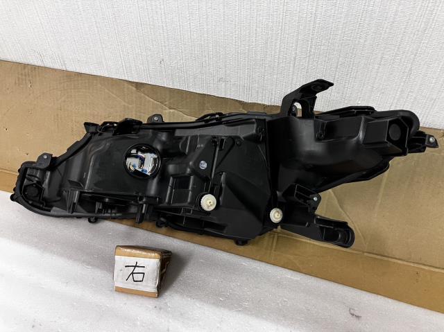 カムリ 　AXVH70 右ヘッドランプ　コイト　KOITO　33-233　磨き済　ツメ折れ無し　 801606_画像2