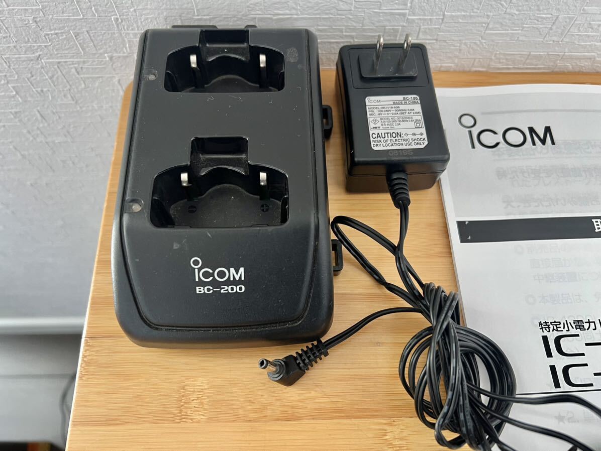 iCOM アイコム 超軽量コンパクトトランシーバー 2台セット　IC-4300 特定小電力(単信20ch+複信27ch) 動作確認済み充電器+マイクフォン付き3_画像4