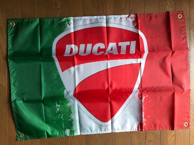 お部屋に・ガレージに　かっこいい！　トリコ・ドゥカティ Ducati　通常サイズ　フラグ　旗 タペストリー　旗　送料サービス！_画像1