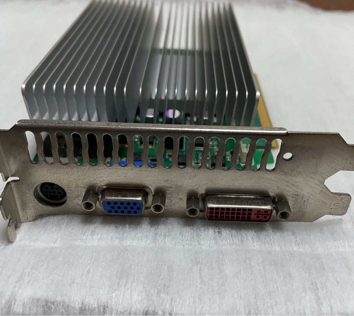 7300GT  PCI-E 256MB  DDR2 TV-OUT  DVI        ビデオカード