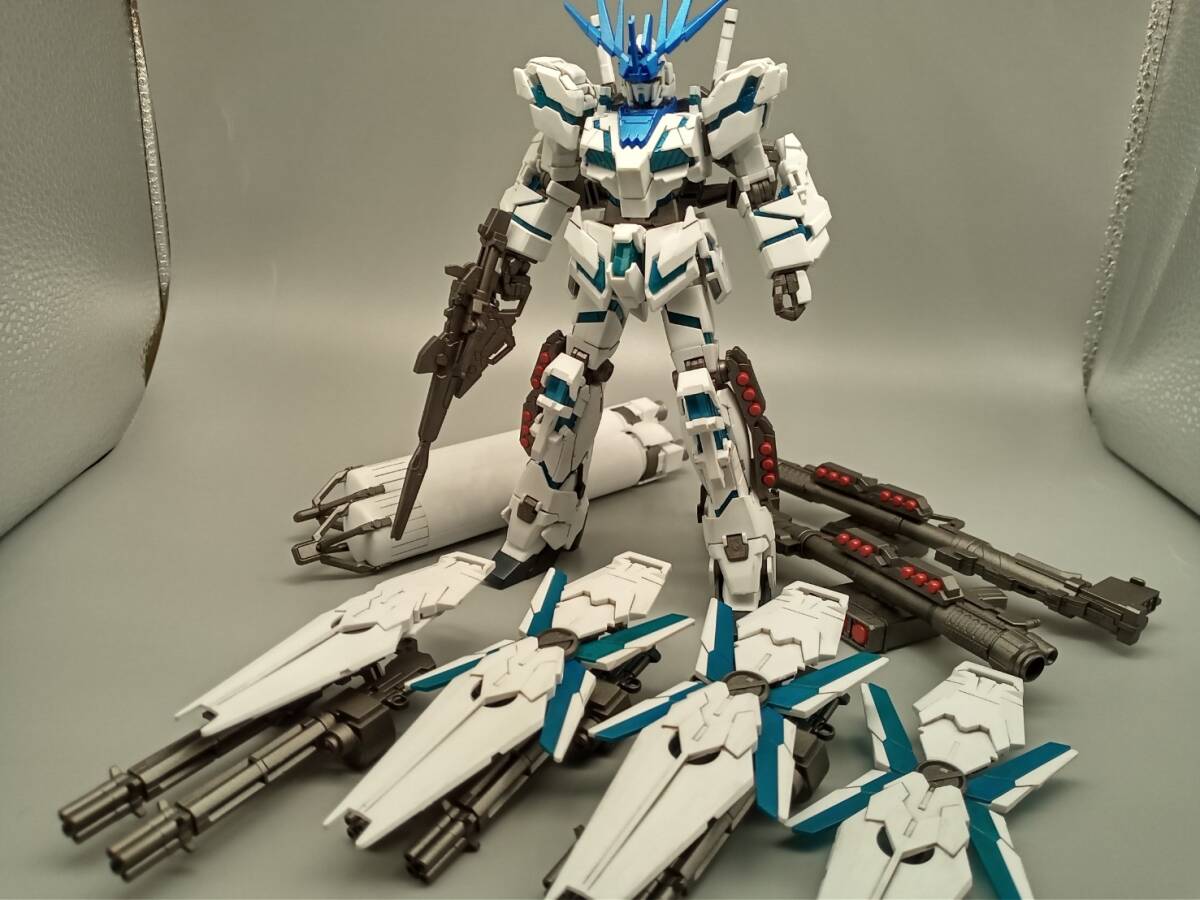 塗装完成品 1/144 HGUC　フルアーマーユニコーンガンダム ペルフェクティビリティ　(機動戦士 ガンプラ プラモデル　　)　　_画像2