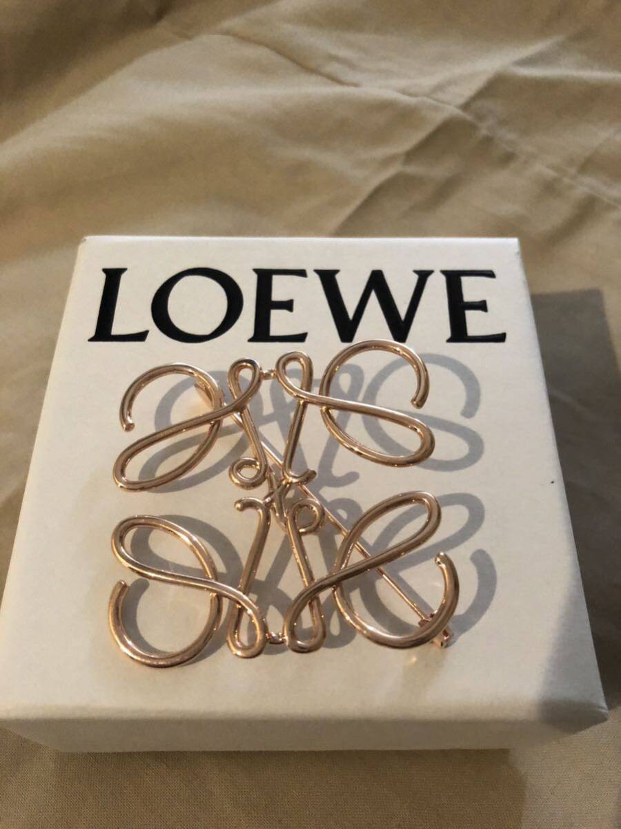 [22 год покупка ]LOEWE Loewe дыра грамм брошь rose Gold 