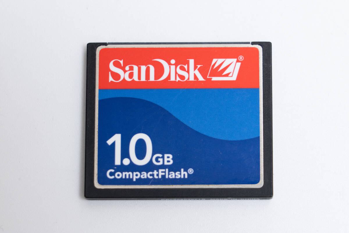 #81h Sandisk サンディスク CF 1GB 1.0GB コンパクトフラッシュ CFカードの画像1