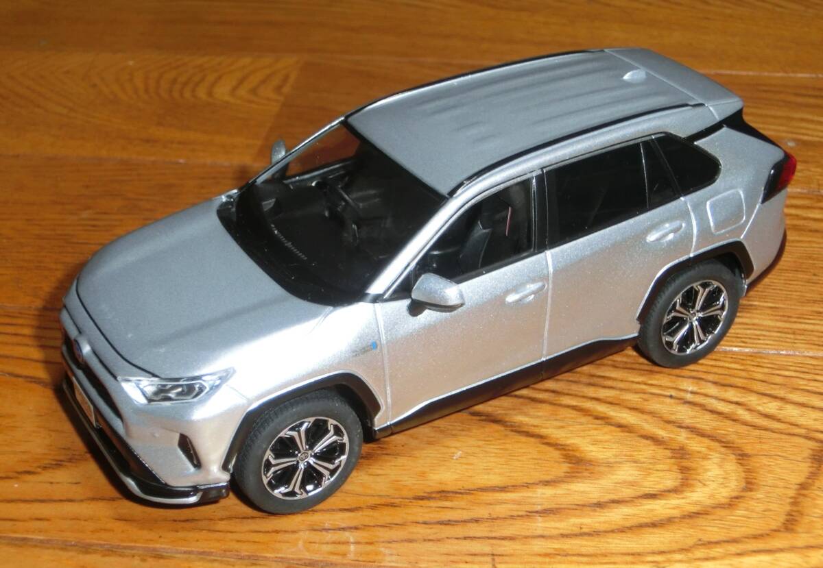 ★トヨタ RAV4 PHV★1/30店頭展示用色見本ミニカー★シルバーメタリック 美品★送料無料★