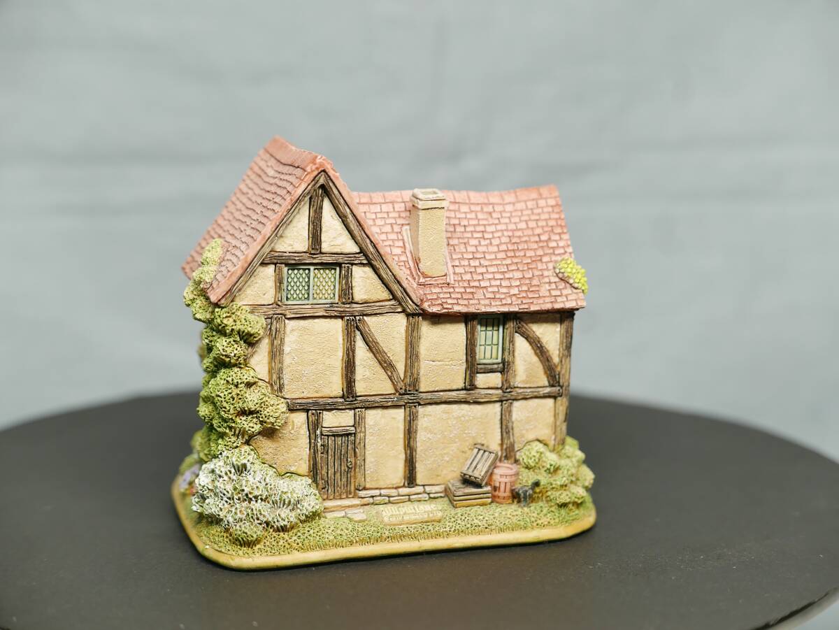 中古美品　Lilliput Lane 「CENTERBURY TAILS L3347 」ミニチュアハウス イギリス 置物　箱、証明書、ポストカード付き