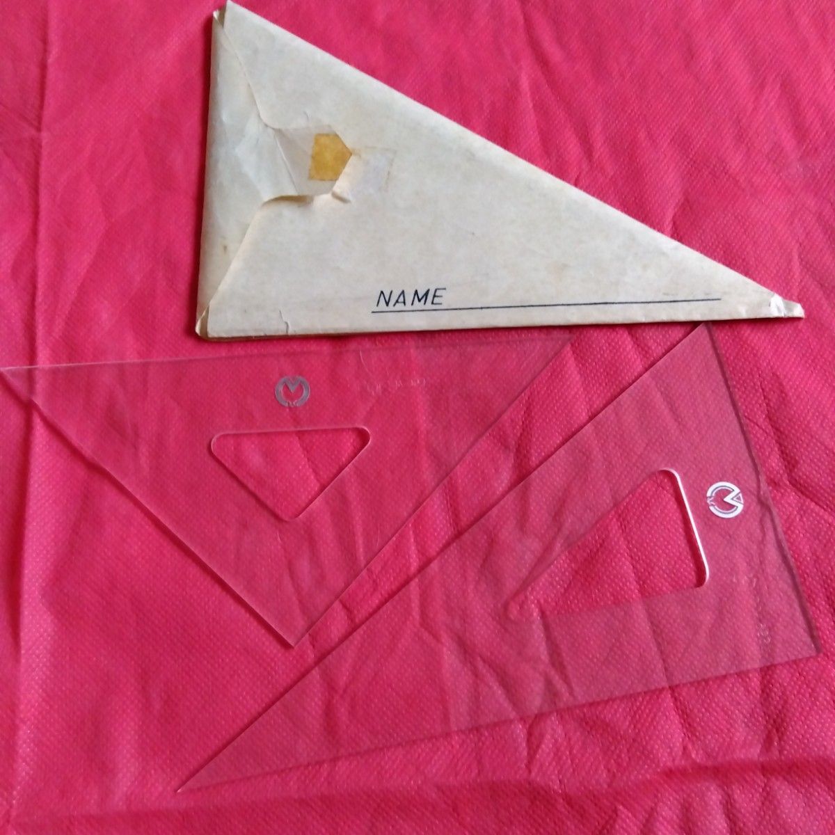 アクリル製　高級製図用三角定規　二等辺三角形　直角三角形　2mm18cm 目盛なし
