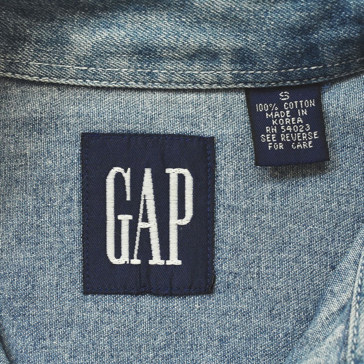 ★定番！ 90s ヴィンテージ 古着 オールド ギャップ GAP 長袖 デニム シャツ S インディゴ L／S 無地 ダブルポケット アメカジ vintage★_画像3