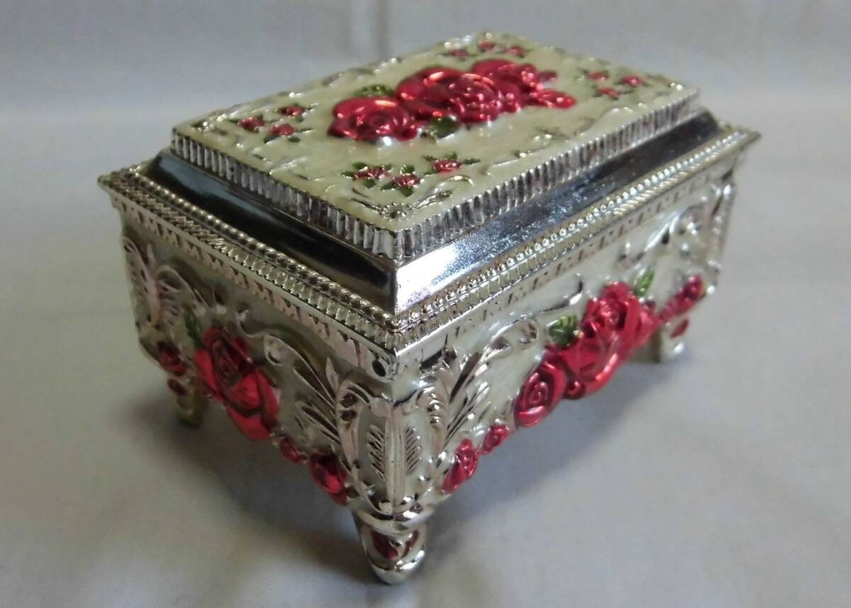 ジュエリーボックス 金属製 ばら柄 薔薇 宝石箱 アクセサリー ジュエリーボックス 金属製 ばら柄 薔薇 宝石箱 アクセサリー