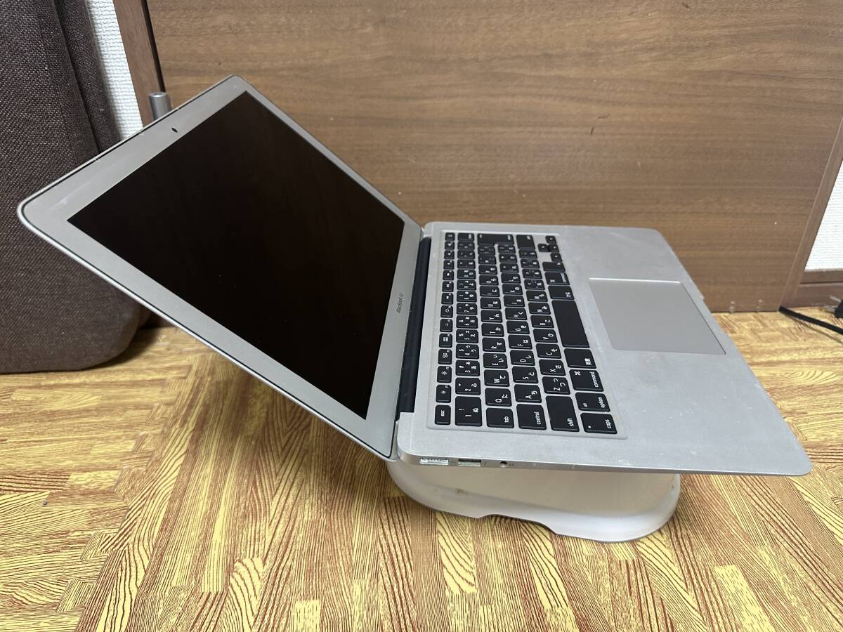 Apple MacBook Air 13インチ　MID 2013 A1466 Intel Core i7 1.7GHz / メモリ 8GB / SSD 256GBGB / macOS Big Sur_画像3