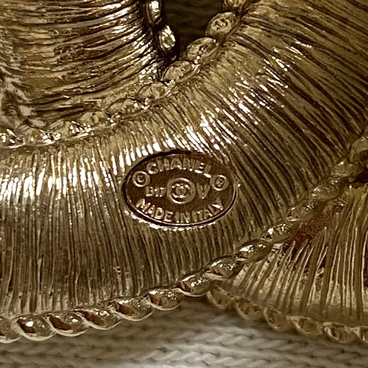 CHANEL シャネル ココマーク パールブローチ ゴールドカラー CHANEL シャネル ココマーク パールブローチ ゴールドカラー