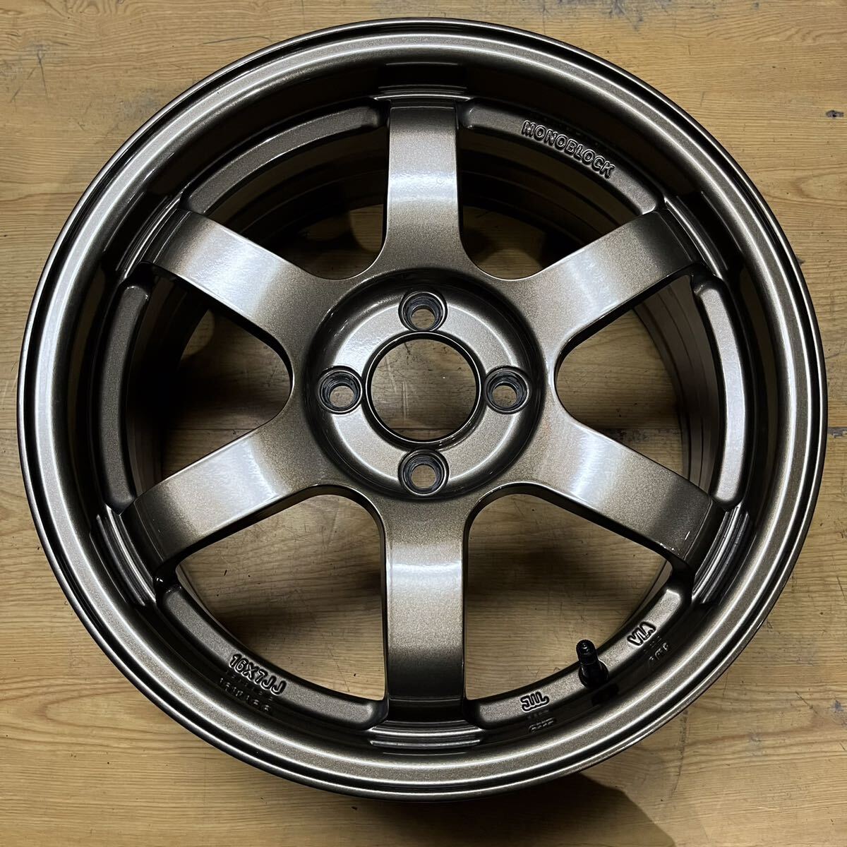 C207 メーカー不明 6スポーク 7J 16インチ 4H 100+ 42 4本 軽量 ブロンズ 中古アルミホイール RACING 37_画像7