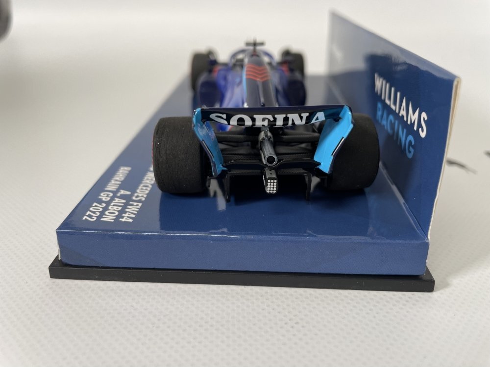 ★訳あり WILLIAMS - F1 FW44 TEAM WILLIAMS RACING N 23 BAHRAIN GP 2022 ALEXANDER ALBON /Minichamps 1/43 ミニカー_画像3