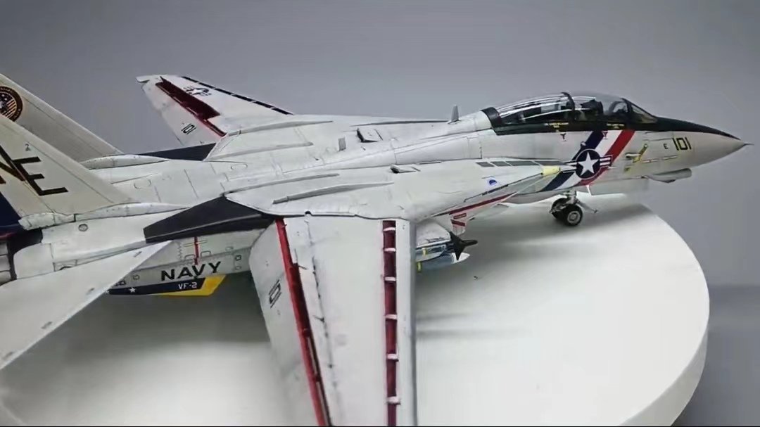 1/72 アメリカ海軍 F-14D トムキャット 組立塗装済完成品_画像8