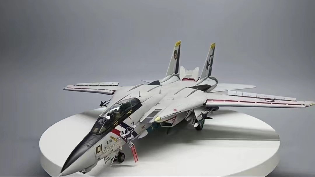 1/72 アメリカ海軍 F-14D トムキャット 組立塗装済完成品_画像9