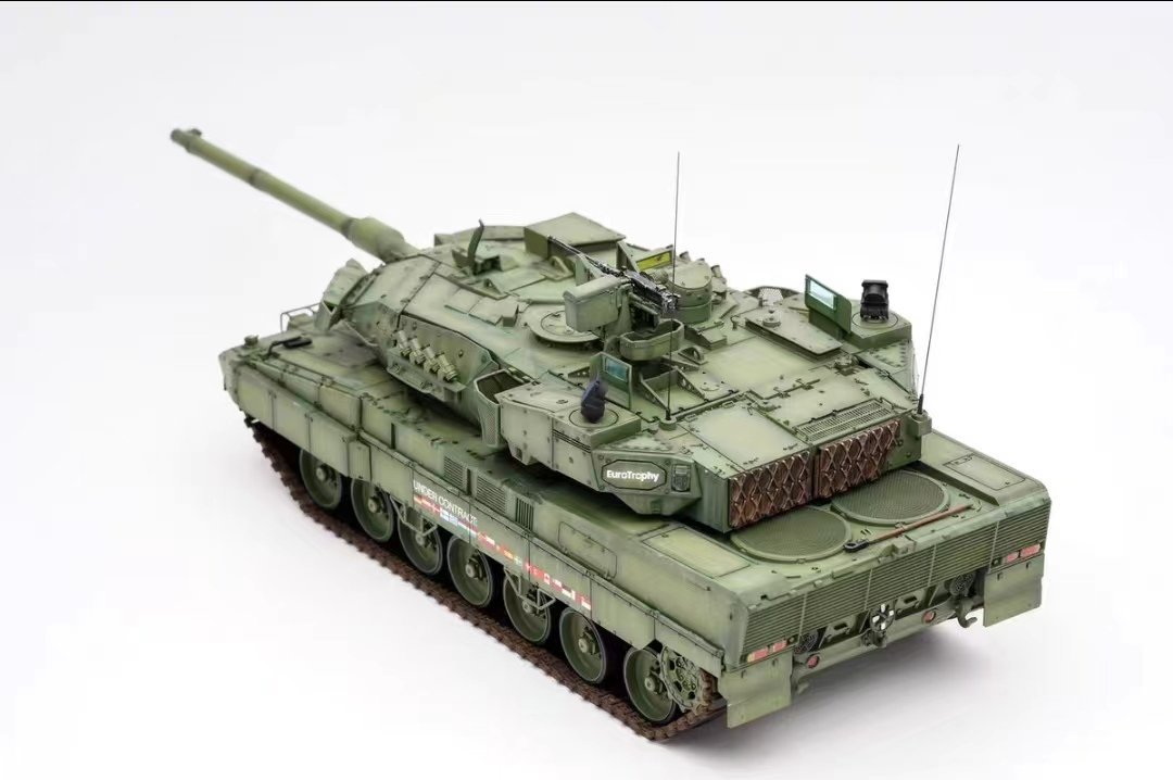 Amusing Hobby 1/35 レオパルト2A8 主力戦車 組立塗装済完成品 Amusing Hobby 1/35 レオパルト2A8 主力戦車 組立塗装済完成品