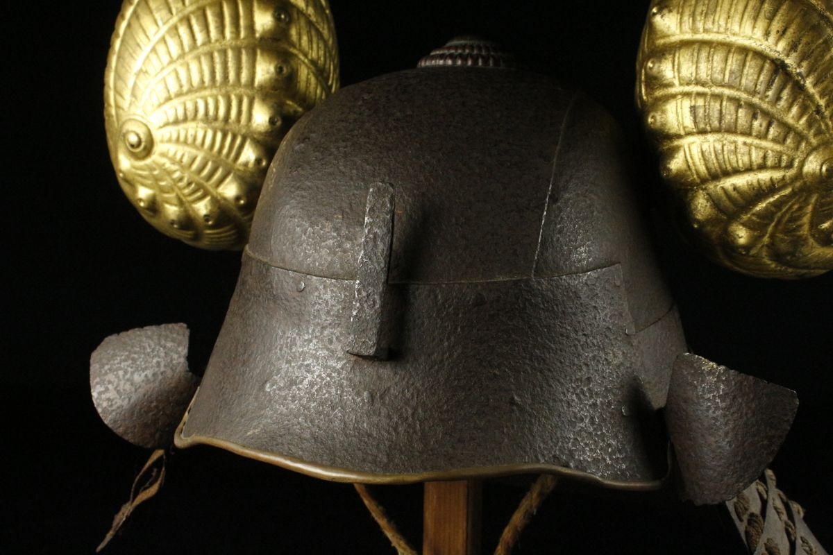 [LIG] Edo period old iron ground .. side . change helmet head . helmet elmet of armor armour era armor [.WUT]24.3