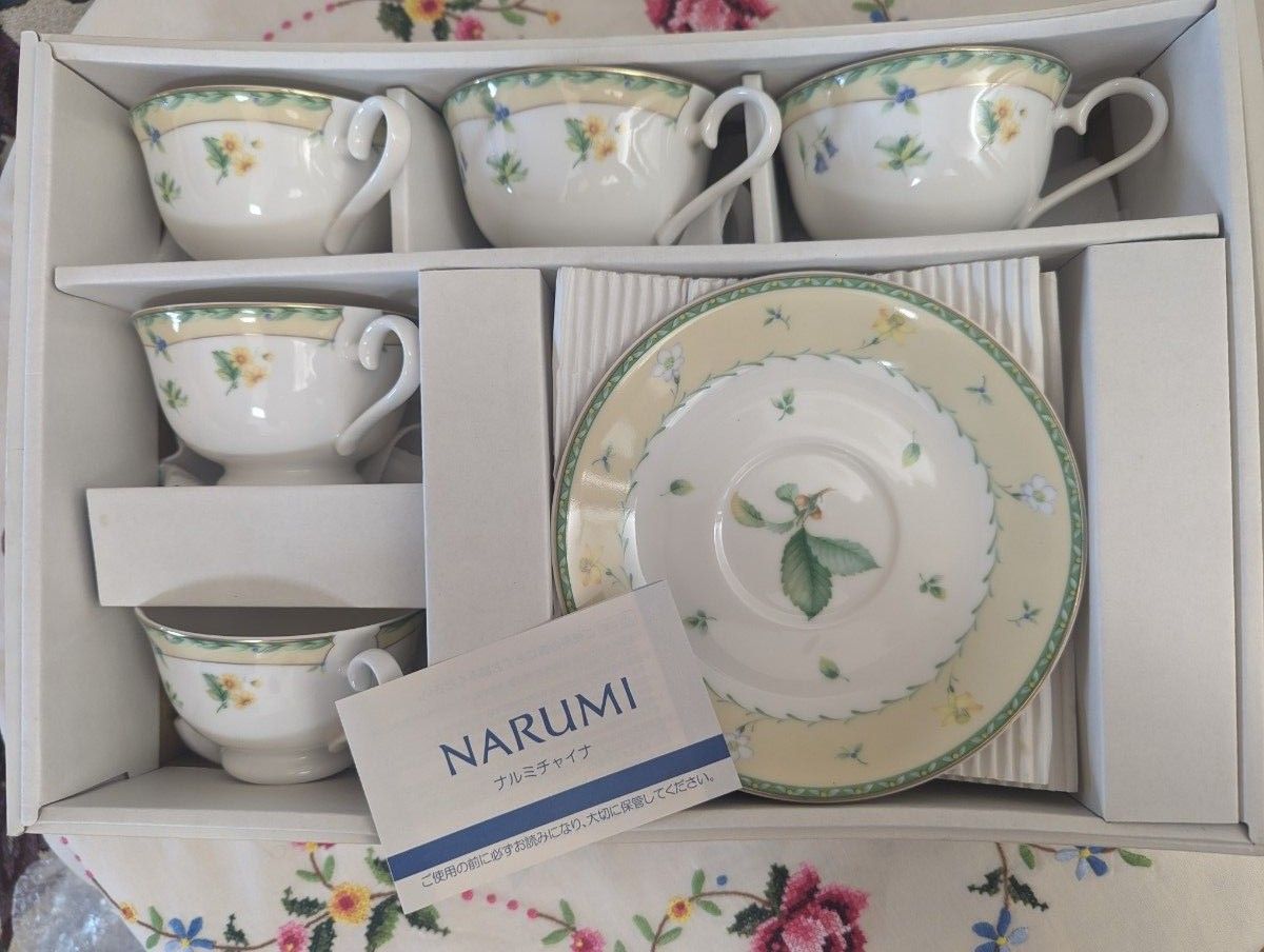 NARUMI CHINA 5客ティー碗皿カップ＆ソーサー